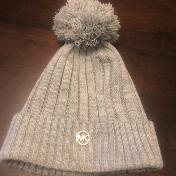 Michael Kors Touque - Picture 2 of 3